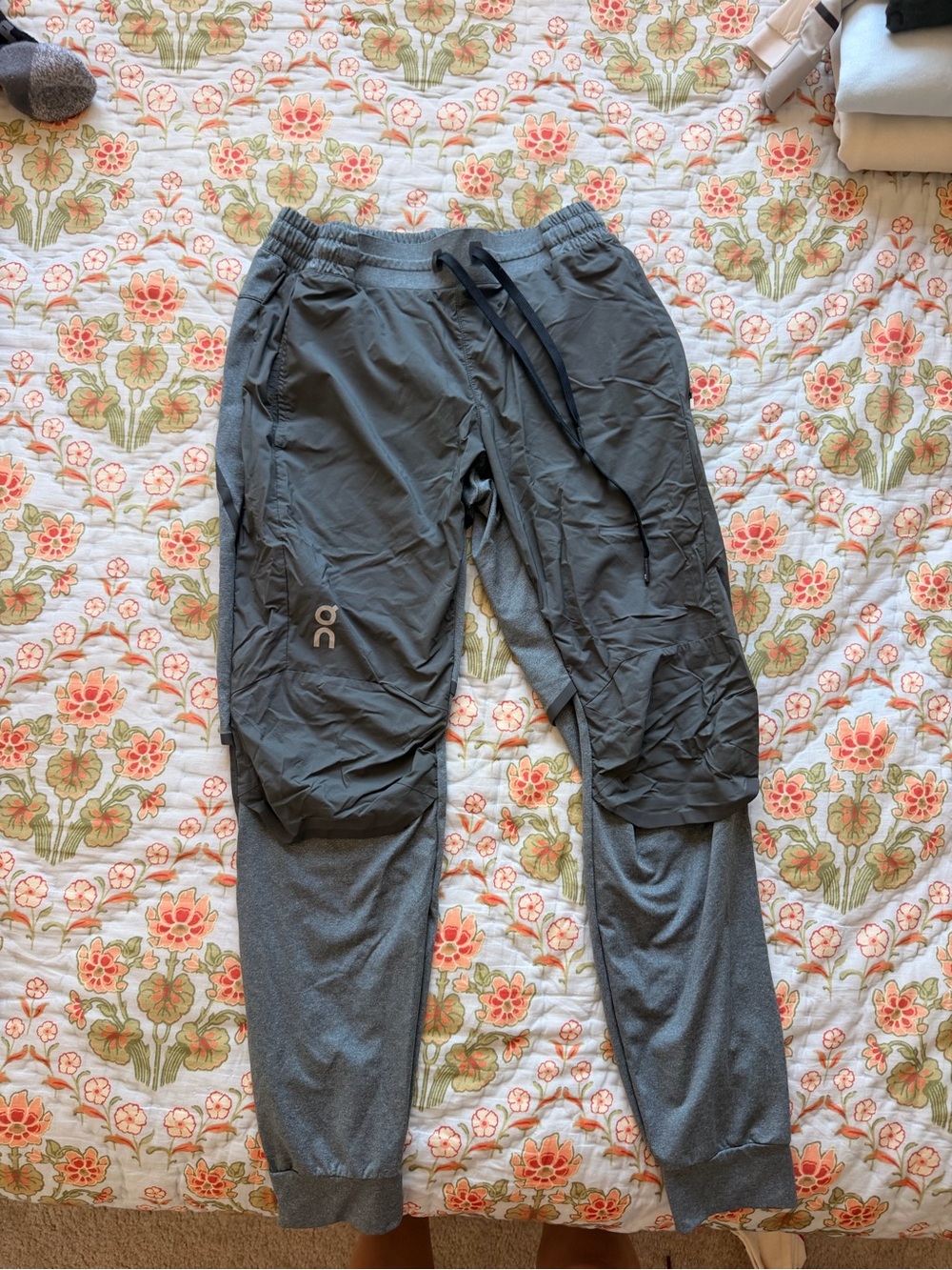 On Running Women’s Gray Two-Tone Track Joggers
